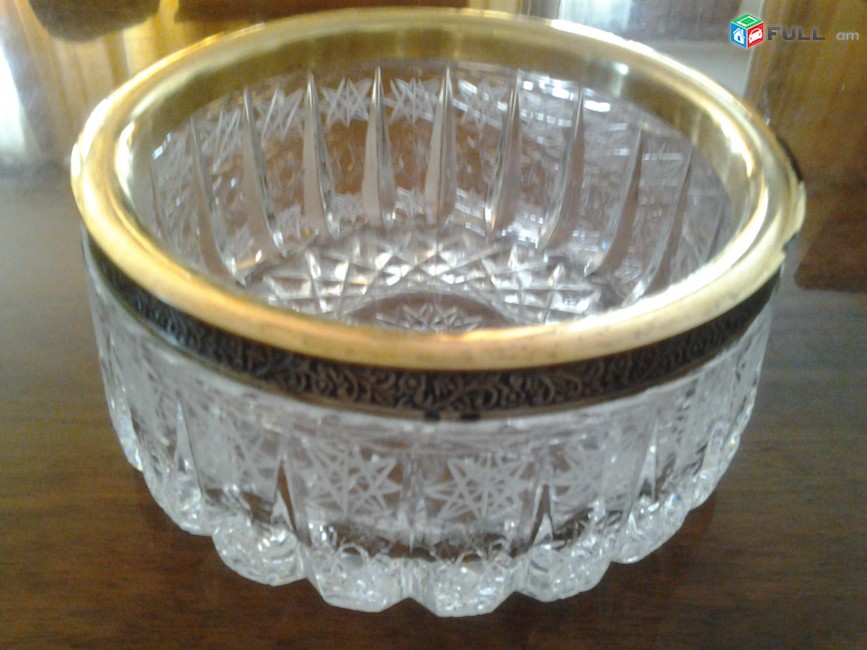 Хрустальная ваза с серебрянным ободком