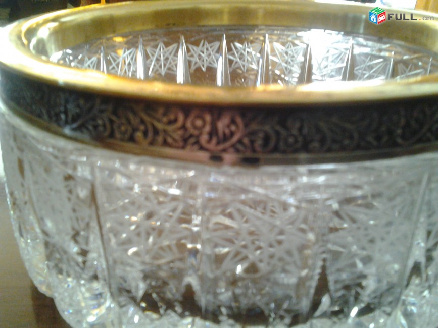 Хрустальная ваза с серебрянным ободком