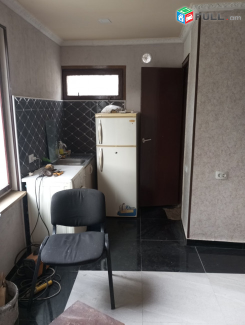 VACHARVUM  E  HOXATARCQ MIKOYAN  MAK 120 Q