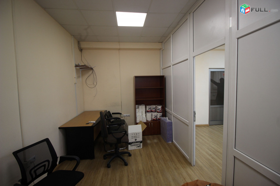 Խանջյան փողոցում գրասենյակային տարածք, For rent,  G1373 54 , մաքուր վիճակ 