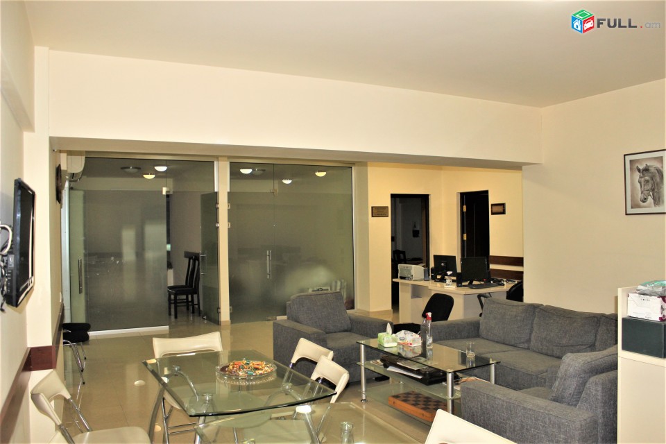 Գրասենյակային տարածք Չարենցի փողոցում կենտրոնում, 200 քմ, For rent, Կոդ G1411
