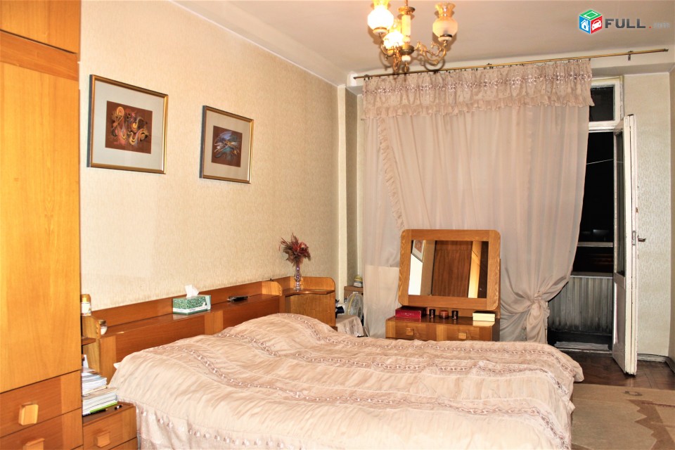 3 սենյականոց բնակարան Մոսկովյան փողոցում, Բաց պատշգամբ, For rent, Կոդ B1205