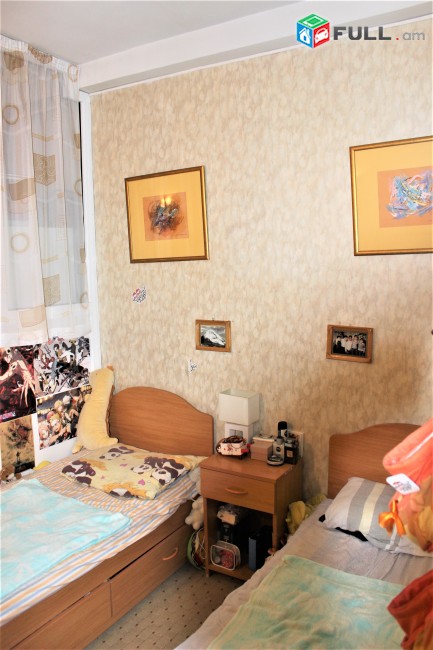 3 սենյականոց բնակարան Մոսկովյան փողոցում, Բաց պատշգամբ, For rent, Կոդ B1205