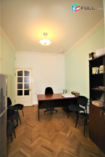Գրասենյակային տարածք Սախարովի հրապարակում կենտրոնում, Office for rent,  61 քմ, Կոդ G1432