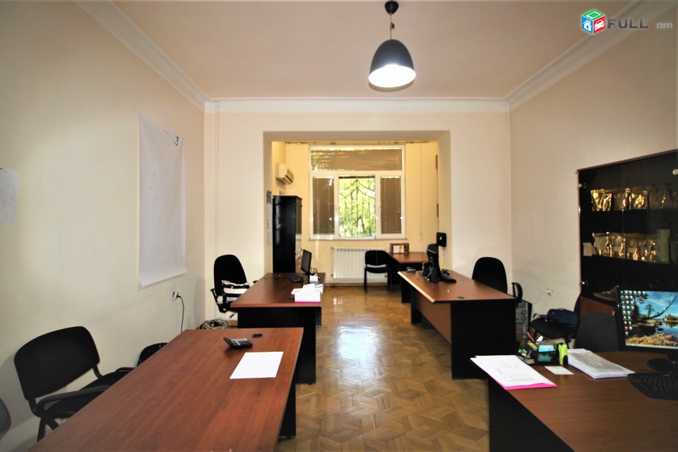 Գրասենյակային տարածք Սախարովի հրապարակում կենտրոնում, Office for rent,  61 քմ, Կոդ G1432