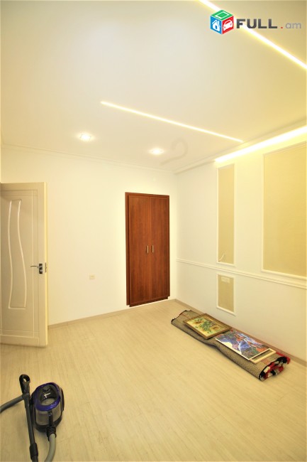 Գրասենյակային տարածք Չարենցի փողոցում կենտրոնում, 120 քմ, For rent, Կոդ G1449
