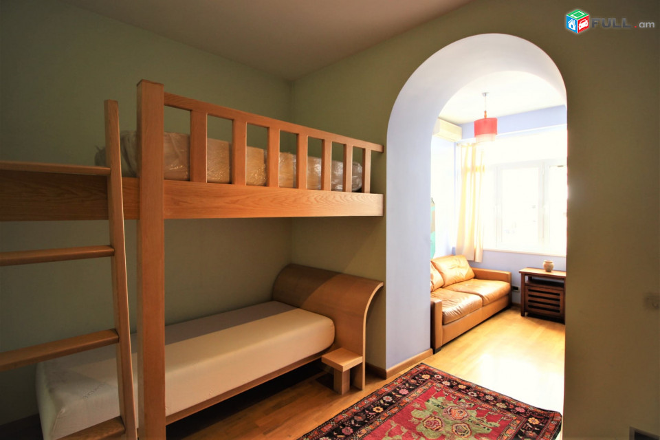 Մոսկովյան փողոց,3 սենյականոց բնակարան,135քմ,3 սանհանգույց,for rent, Կոդ B1226