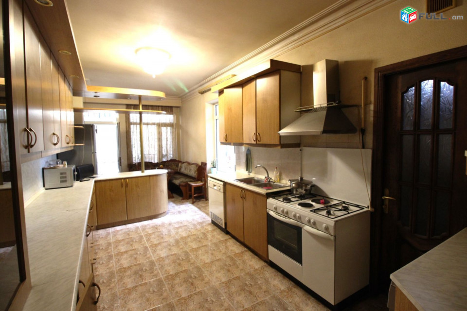  Ավագ Պետրոսյան փողոց, 5 սենյականոց բնակարան, 192քմ, for sale, կոդC1546