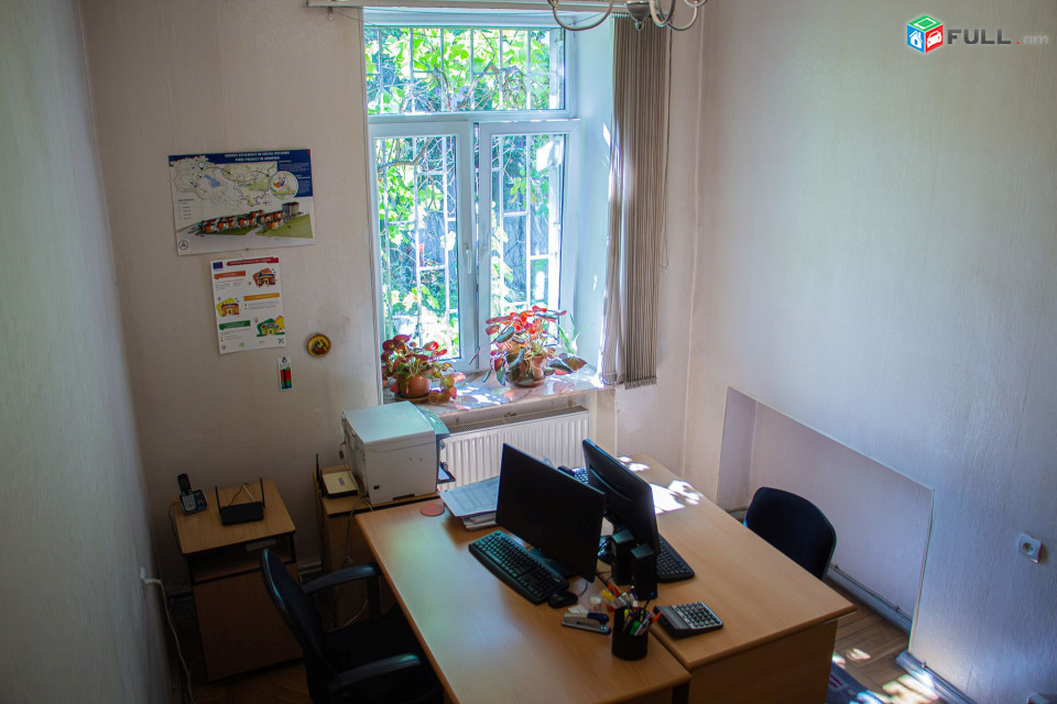 Գրասենյակային տարածք Մարշալ Բաղրամյան պողոտայում կենտրոնում, 110 ք.մ. կոդ G1991