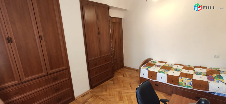 3 սենյականոց բնակարան Դերենիկ Դեմիրճյանի փողոցում, 72 ք.մ., կոդ B1494