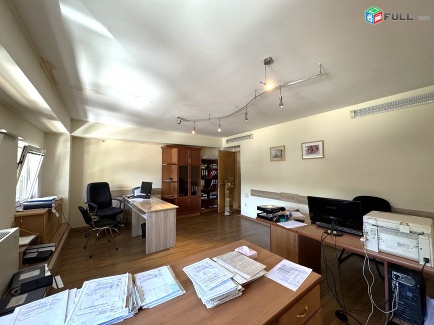 Բուզանդ փողոցում, նորակառույցում, վարձով է տրվում գրասենյակային տարածք, For rent, կոդ G1209