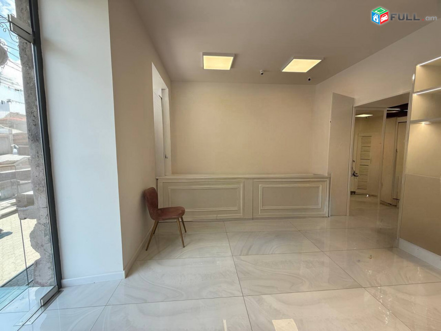 Փոքր Կենտրոնում՝ Աբովյան փողոցում վաճառվում է կոմերցիոն տարածք, For sale, կոդ C1767