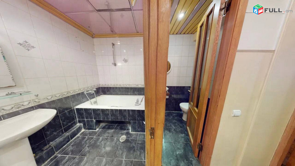 Վաճառվում է 3 սենյականոց բնակարան Պարոնյան փողոցում։ For sale կոդ C1862