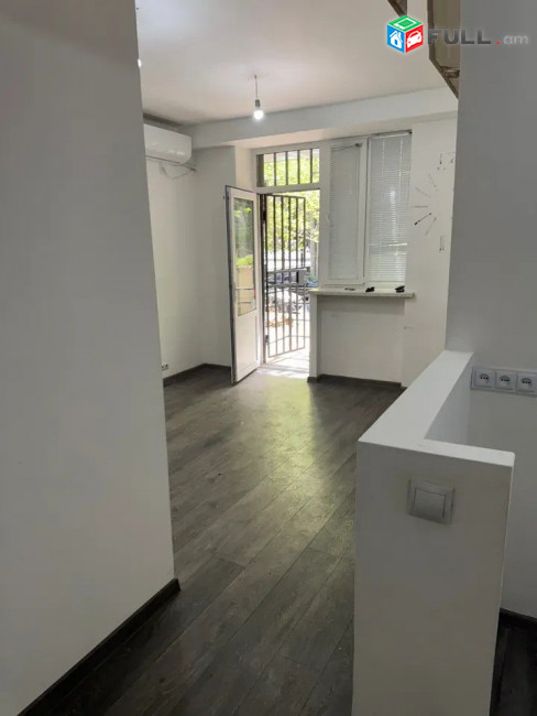 Վարձով է տրվում 1-ին գիծ կոմերցիոն տարածք։ For rent կոդ G2647
