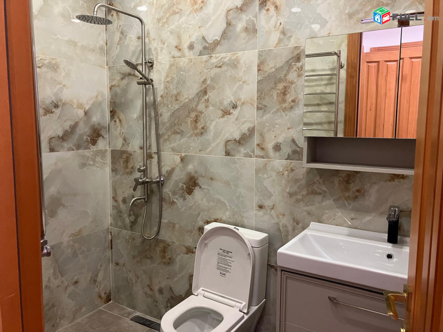 Վաճառվում է 1-ին գիծ կոմերցիոն տարածք։ For sale կոդ C1864