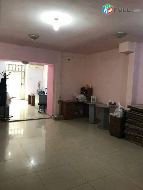 Վաճառվում է 1-ին տարածք, Փոքր Կենտրոնում, առանձին մուտք փողոցի կողմից, for sale, Կոդ C1916