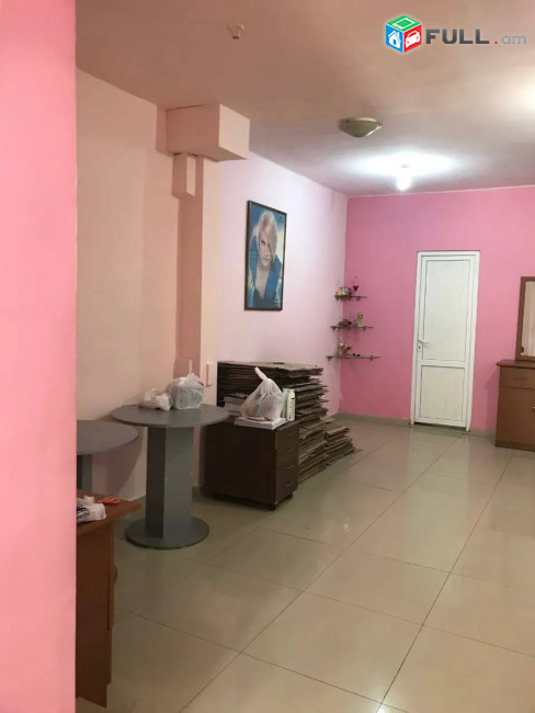 Վաճառվում է 1-ին տարածք, Փոքր Կենտրոնում, առանձին մուտք փողոցի կողմից, for sale, Կոդ C1916