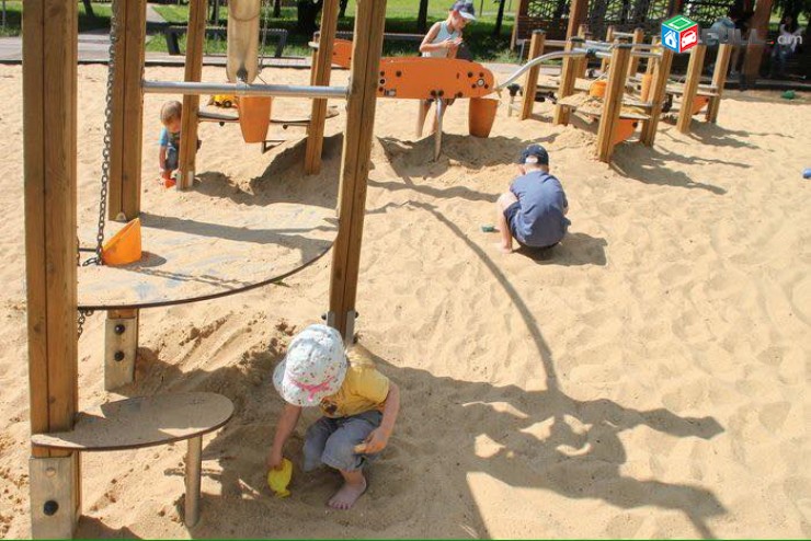 покрытие детской площадки песком