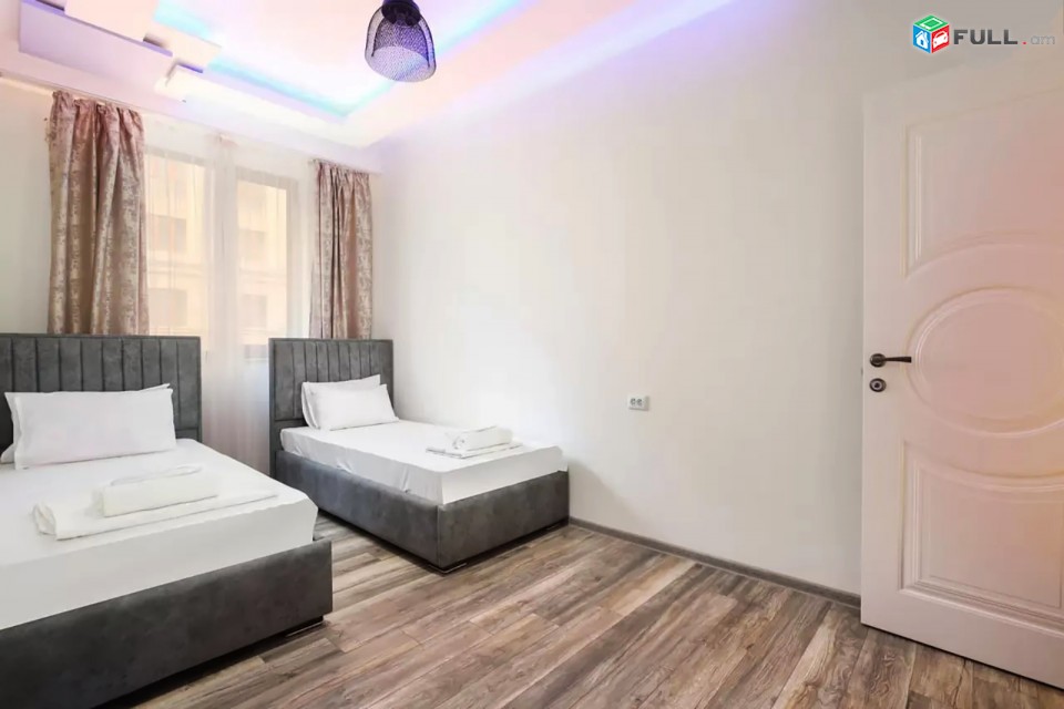 3 սենյականոց բնակարան նորակառույց շենքում Ամիրյան փողոց Հրապարակի մոտ
