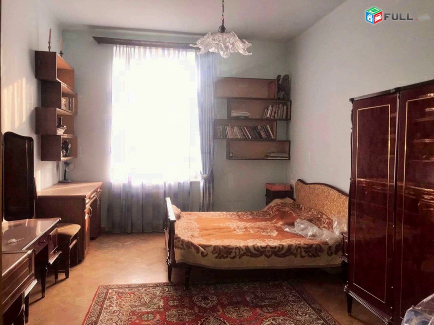 3 սենյականոց բնակարան Չարենցի փողոցում, 93 ք.մ., բարձր առաստաղներ, 3/5 հարկ, կոսմետիկ վերանորոգում