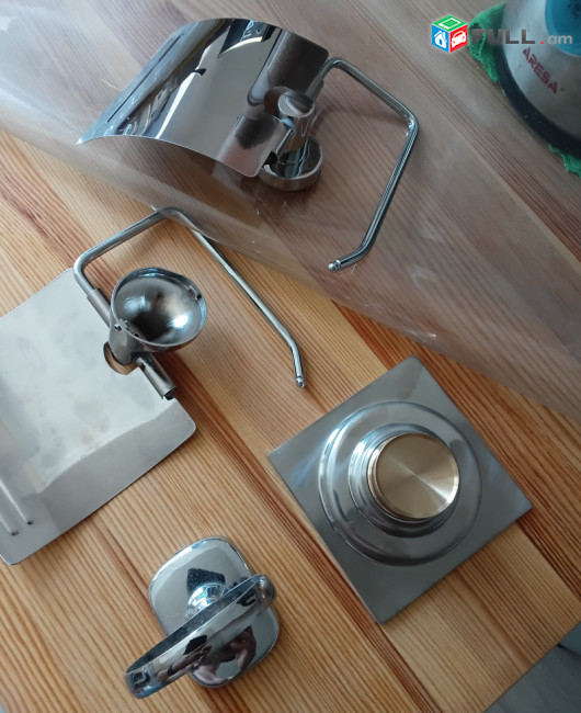 Toilet roll holder, զուգարանի թղթի կախիչ, նոր, երկու հատ, նշված է մեկ հատի գինը 