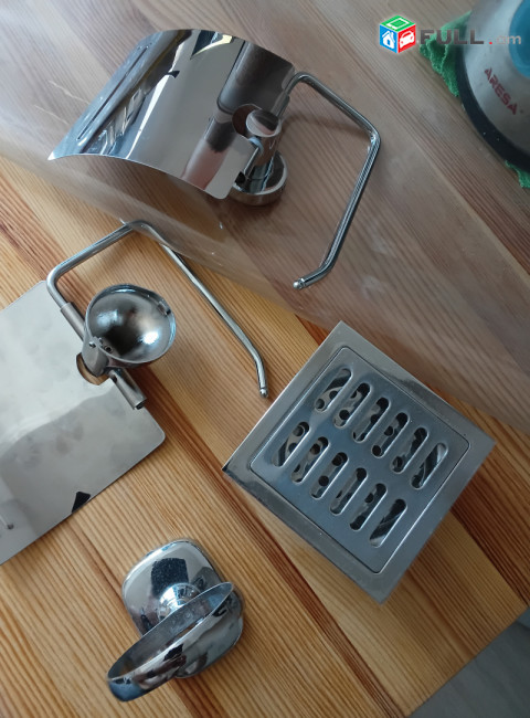 Toilet roll holder, զուգարանի թղթի կախիչ, նոր, երկու հատ, նշված է մեկ հատի գինը 