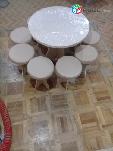 Խոհանոցի Կլոր սեղաններ և կլոր աթոռներ