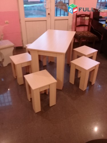 Սեղաններ և աթոռներ
