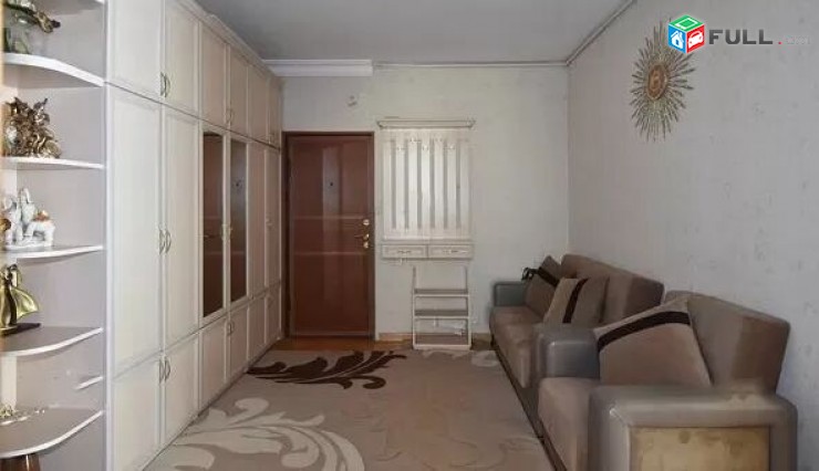 LA00600 Վարձով 4 սենյականոց բնակարան Աբովյան և Սայաթ Նովայի պողոտայի խաչմերուկում