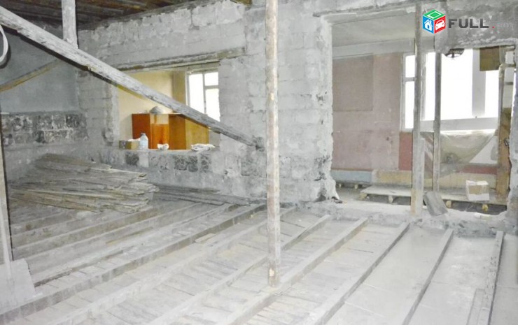 Վաճառվում է 4 սենյականոց բնակարան Մաշտոց պողոտայում, ստալինյան նախագիծ