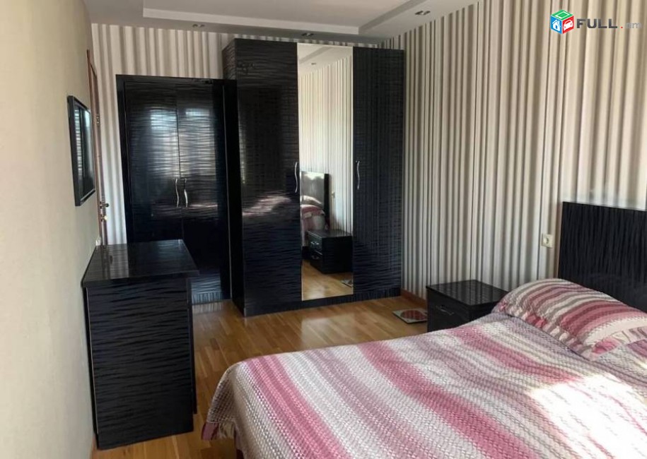 Վաճառվում է 4 սենյականոց բնակարան  Հալաբյան փողոցում