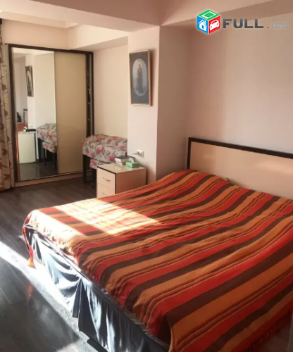 Վաճառվում է 2 ձևափոխված 3 սենյակի բնակարան՝ Իսրաելյան փողոցում`