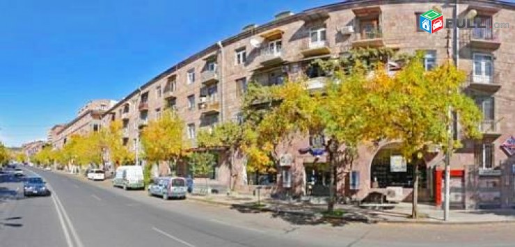 Վաճառվում է 2 սենյականոց բնակարան 62 ք. մ., Չարենցի փողոցում` Ստալինյան նախագծի շենք