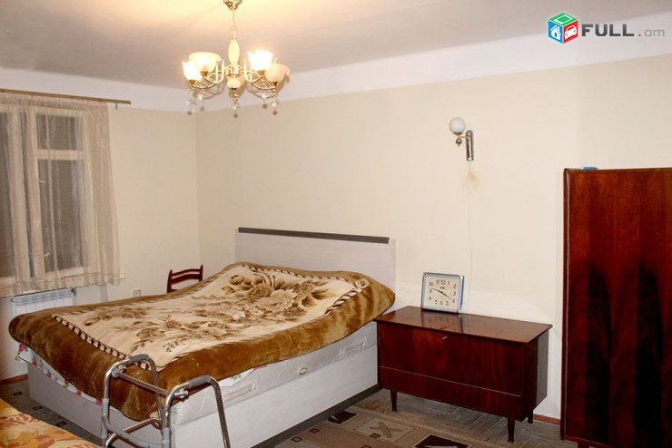 Նորոգված 3 սենյականոց բնակարան Զեյթունում, Քարե շենք, միջին հարկ Կոդ 5+33605