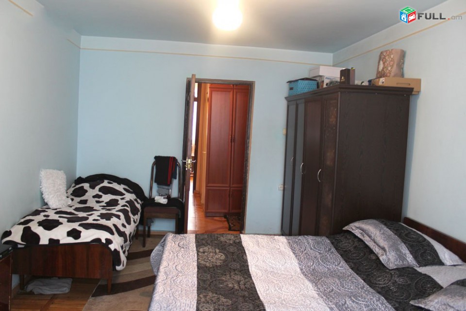 Գայի պող. 3 սենյականոց նորոգված բնակարան, միջին հարկ Կոդ 8+33012