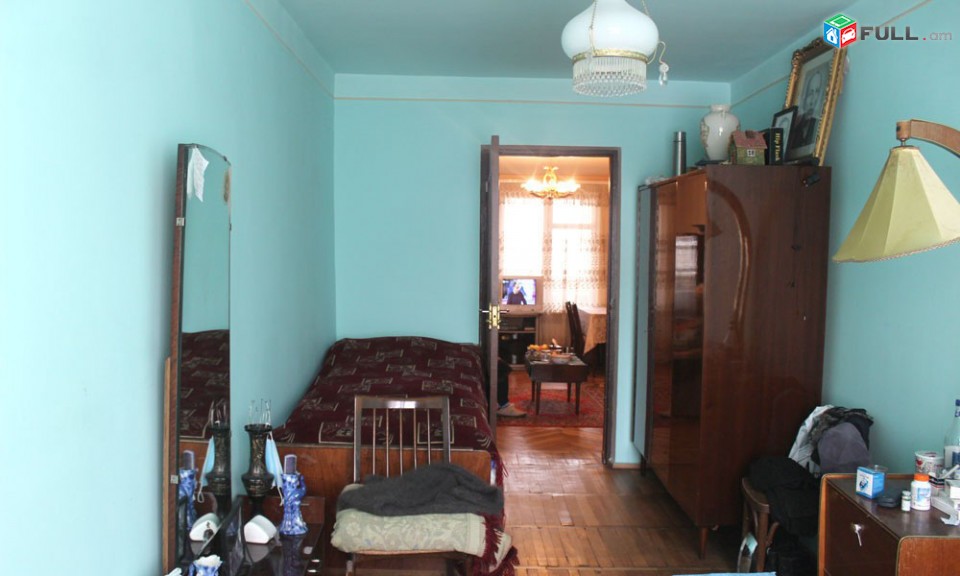 Գայի պող. 3 սենյականոց նորոգված բնակարան, միջին հարկ Կոդ 8+33012