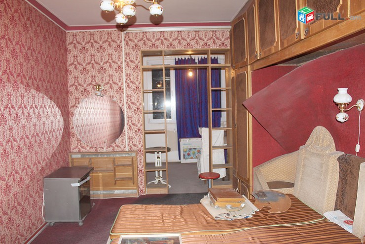 Արաբկիր, 2-3 սենյակի ձևափոխված բնակարան, քարե շենք կոդ 2 + 23555
