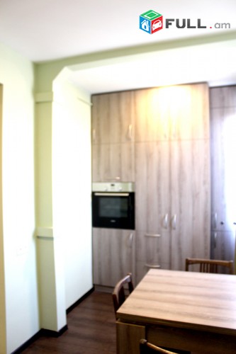 Լենինգրադյան փողոց,Քարե շենք, 2-3 սենյակի ձևափոխված, կապիտալ  վերանորոգված արևոտ բն, Կոդ 10 + 21479