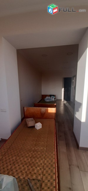 3 սենյականոց բնակարան Արաբկիրում, 75 ք.մ., վերջին հարկ, եվրովերանորոգված, քարե շենք