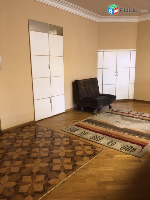 3 սենյականոց բնակարան Սայաթ-Նովայի պողոտայում, 150 ք.մ., բարձր առաստաղներ, 3/5 հարկ