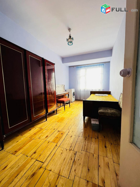Վաճառվում է 3 սենյակնոց բնակարան Կոմիտաս և Վրացական փողոցների խաչմերուկի հարևանությամբ։