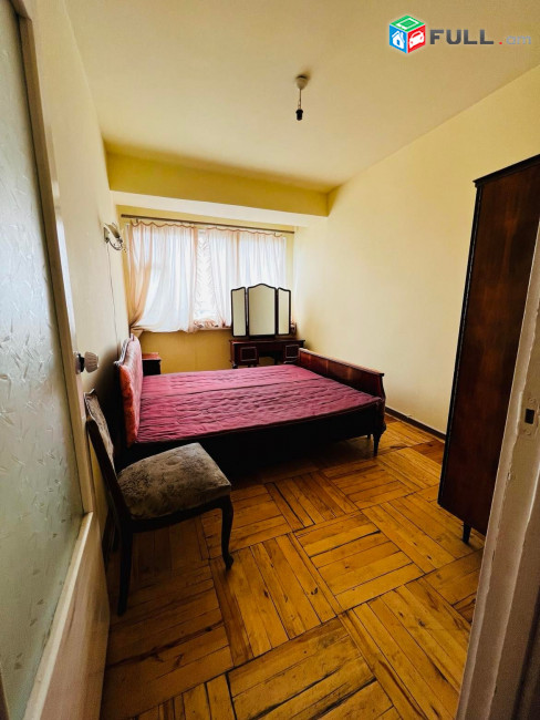 Վաճառվում է 3 սենյակնոց բնակարան Կոմիտաս և Վրացական փողոցների խաչմերուկի հարևանությամբ։