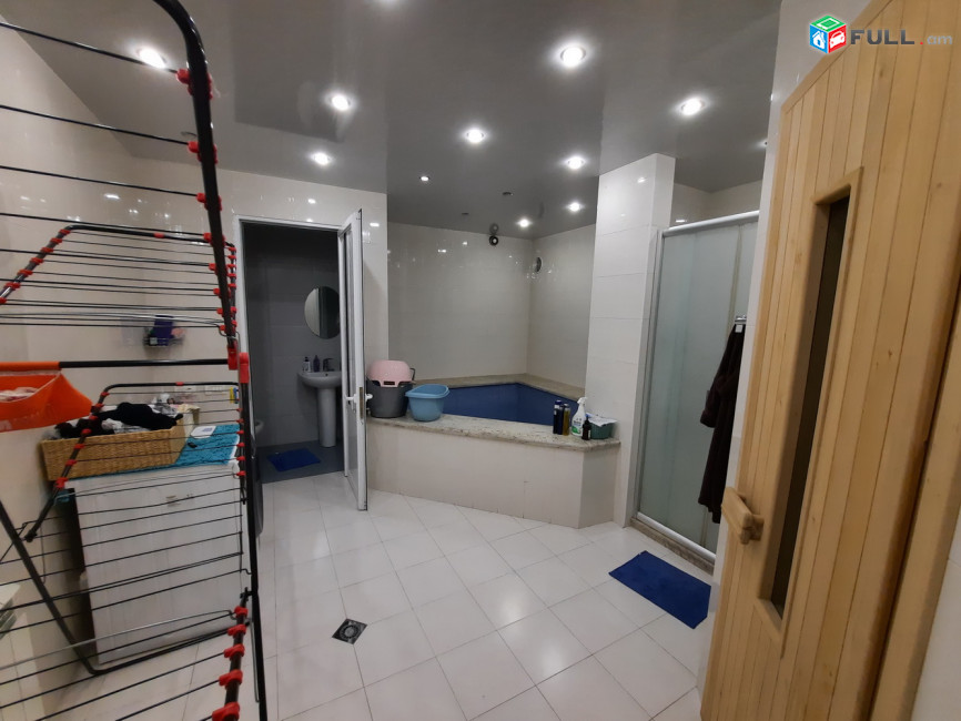 Ընդարձակ 7 սենյականոց բնակարան նորակառույց շենքում Ալեք Մանուկյանի փողոցում, 440 ք.մ.
