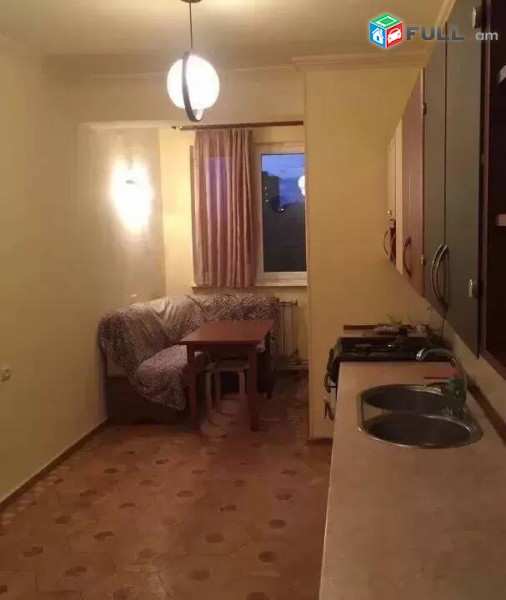 2 սենյականոց բնակարան Վրացական փողոցում, 48 ք.մ., կապիտալ վերանորոգված, քարե շենք