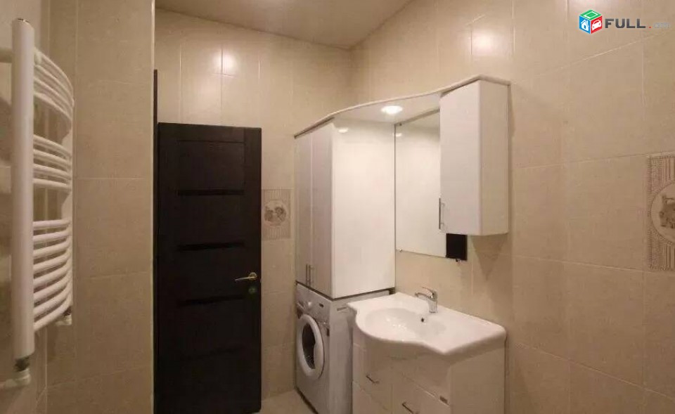 3 սենյականոց բնակարան նորակառույց շենքում Սայաթ-Նովայի պողոտայում, 70 ք.մ., 2 սանհանգույց