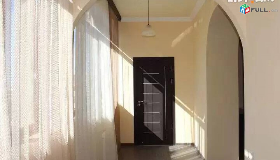 2 սենյականոց բնակարան Կոմիտասի պողոտայում, 68 ք.մ., նախավերջին հարկ, կապիտալ վերանորոգված, քարե շենք