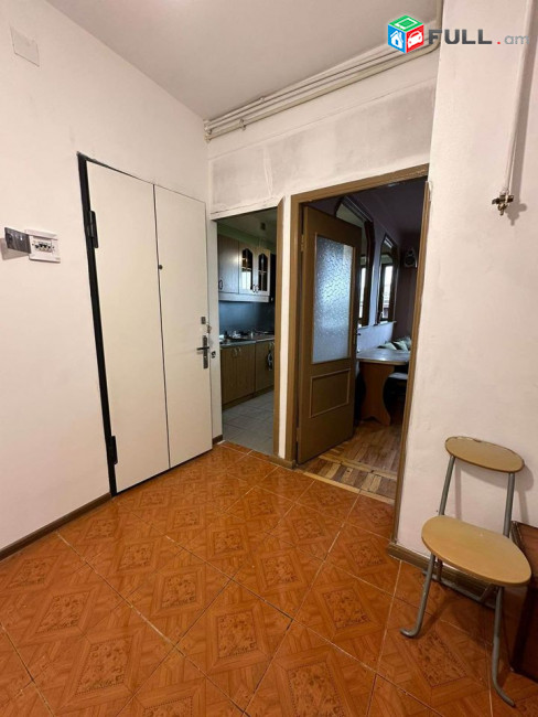 1 սենյականոց բնակարան Մարգարյան փողոցում, 48 ք.մ., նախավերջին հարկ, եվրովերանորոգված, քարե շենք