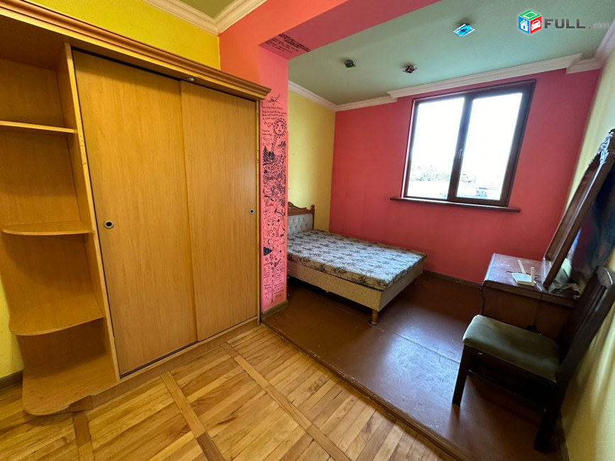 2 սենյականոց բնակարան Մարգարյան փողոցում, 60 ք.մ., նախավերջին հարկ, եվրովերանորոգված, քարե շենք