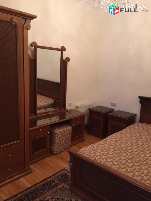 3 սենյականոց բնակարան, Mesrop Mashtots, 81 ք.մ., 2 սանհանգույց, բարձր առաստաղներ, 3/5 հարկ