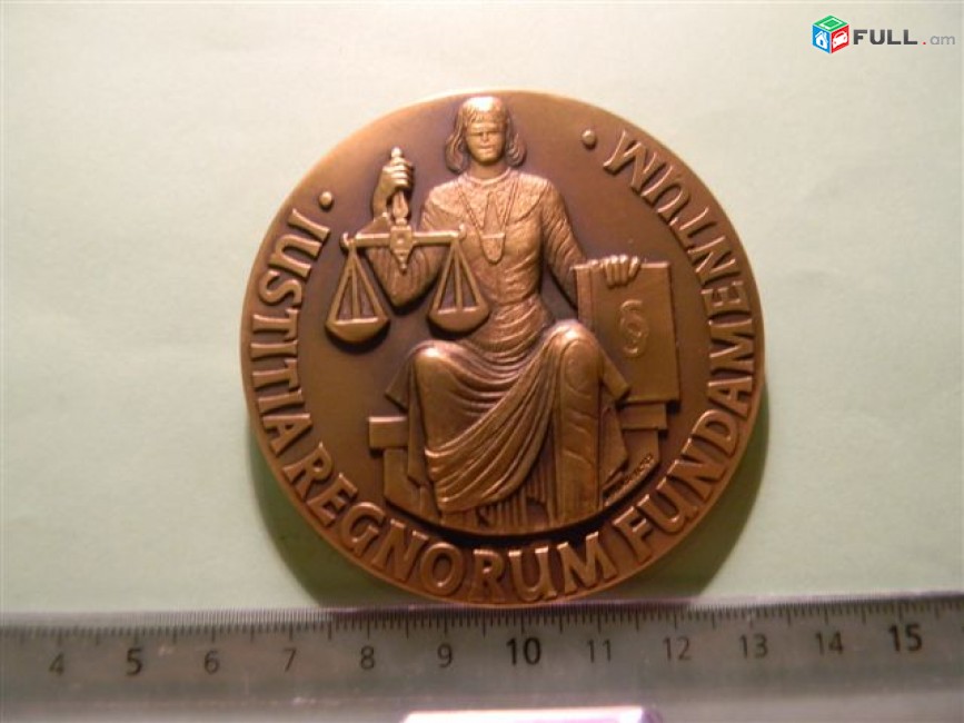 настольная медаль.Ustavni Soud Ceske Republiky (Конституционный суд Чешской Республики